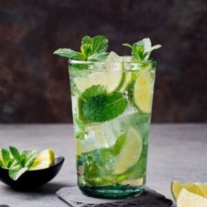 Agua de limon con menta